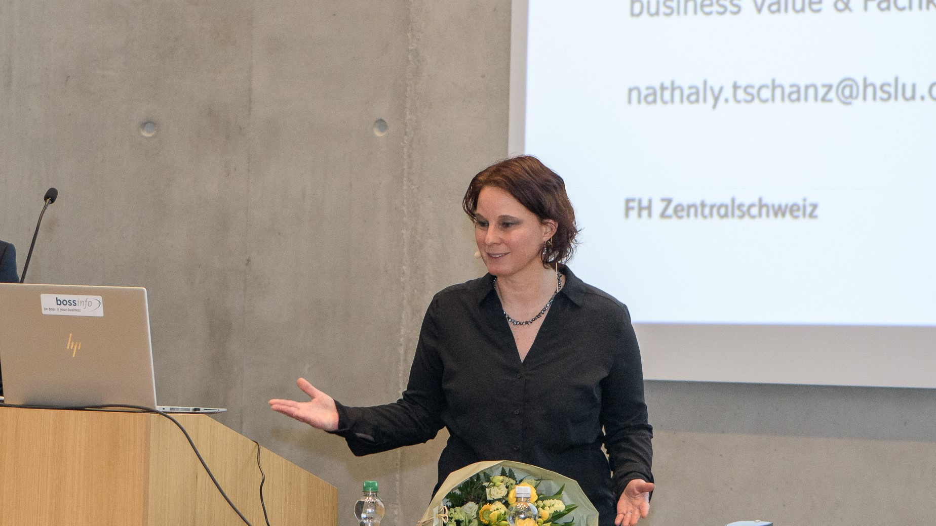 Nathaly Tschanz during a talk